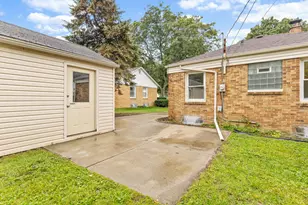 2736 S 52nd Pl, Milwaukee, WI 53219 - Photo 20