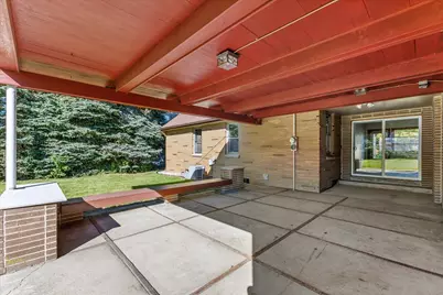 7921 W Whitaker Ave, Greenfield, WI 53220 - Photo 4