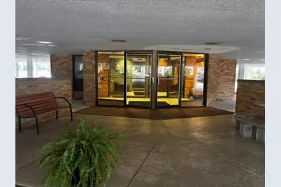 333 N Lake Rd #201, Oconomowoc, WI 53066 - Photo 2