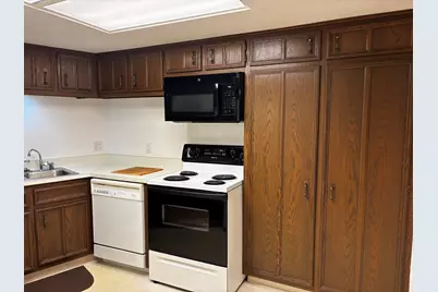 333 N Lake Rd #201, Oconomowoc, WI 53066 - Photo 12