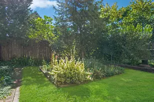 1021 E Pearson St, Milwaukee, WI 53202 - Photo 28