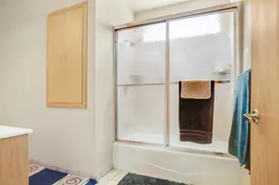 1021 E Pearson St, Milwaukee, WI 53202 - Photo 14