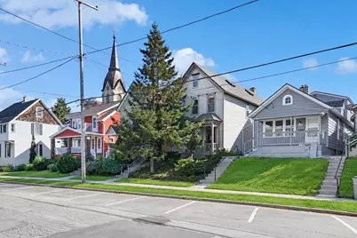 1021 E Pearson St, Milwaukee, WI 53202 - Photo 1