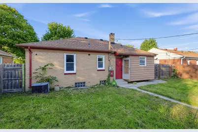 5425 W Lincoln Creek Dr, Milwaukee, WI 53218 - Photo 18
