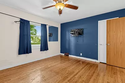 5425 W Lincoln Creek Dr, Milwaukee, WI 53218 - Photo 12
