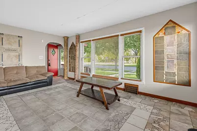 5425 W Lincoln Creek Dr, Milwaukee, WI 53218 - Photo 6