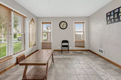 5425 W Lincoln Creek Dr, Milwaukee, WI 53218 - Photo 4