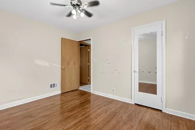 5425 W Lincoln Creek Dr, Milwaukee, WI 53218 - Photo 10
