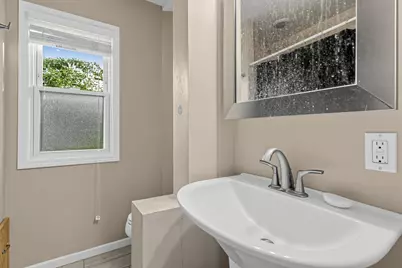 5425 W Lincoln Creek Dr, Milwaukee, WI 53218 - Photo 14