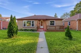 5425 W Lincoln Creek Dr, Milwaukee, WI 53218 - Photo 1