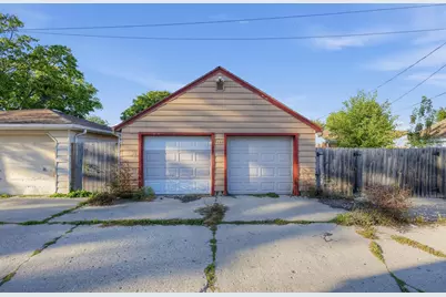 5425 W Lincoln Creek Dr, Milwaukee, WI 53218 - Photo 20