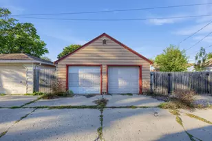 5425 W Lincoln Creek Dr, Milwaukee, WI 53218 - Photo 20