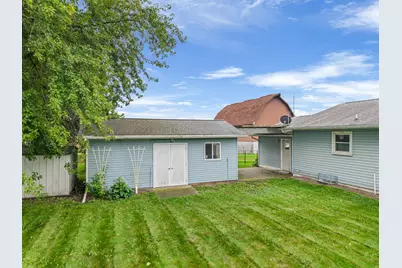 823  East St, Caledonia, MN 55921 - Photo 16