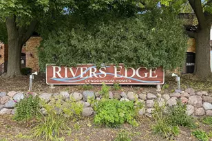 4117 W Rivers Edge Cir, Brown Deer, WI 53209 - Photo 2