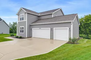 N56W24051 Daisy Ct, Sussex, WI 53089 - Photo 1