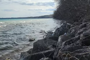 6942 N Barnett Ln, Fox Point, WI 53217 - Photo 16