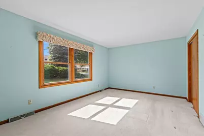297  Lincoln Dr, West Bend, WI 53095 - Photo 16