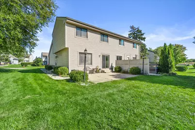 7335 S Delaine Dr, Oak Creek, WI 53154 - Photo 14