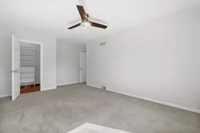 7335 S Delaine Dr, Oak Creek, WI 53154 - Photo 4