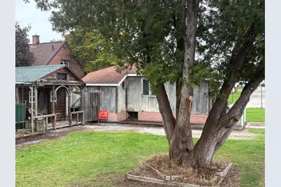 904  Dewey St, Manitowoc, WI 54220 - Photo 8
