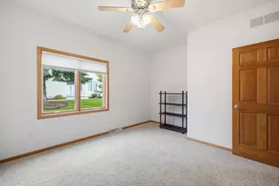 W206N16187 Stonebrook Dr, Jackson, WI 53037 - Photo 12