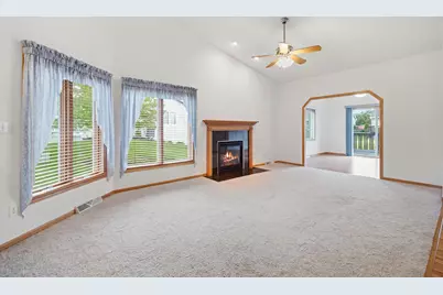 W206N16187  Stonebrook Dr, Jackson, WI 53037 - Photo 2