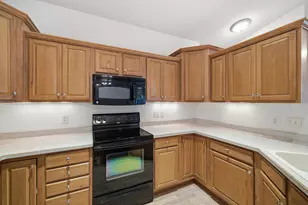 W206N16187 Stonebrook Dr, Jackson, WI 53037 - Photo 8