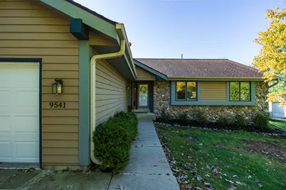 9541 W Ruby Ave, Wauwatosa, WI 53225 - Photo 8