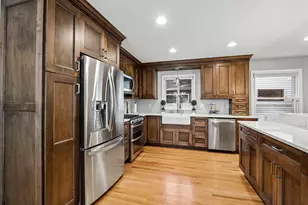6710 W Wisconsin Ave, Wauwatosa, WI 53213 - Photo 6