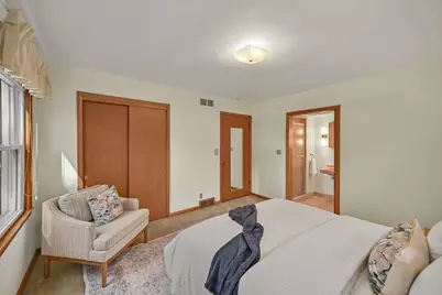 11029 W Courtland Ave, Wauwatosa, WI 53225 - Photo 16