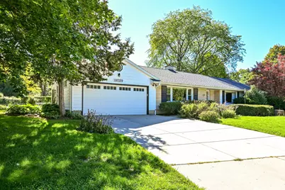 11029 W Courtland Ave, Wauwatosa, WI 53225 - Photo 20