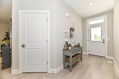 405  Falcon Ridge Dr #25, Burlington, WI 53105 - Photo 2