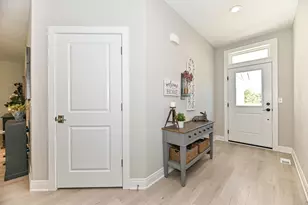 405 Falcon Ridge Dr, Burlington, WI 53105 - Photo 2
