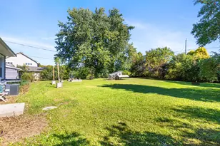 452 Riverview Dr, Grafton, WI 53024 - Photo 6