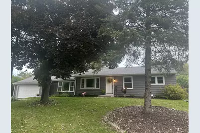 452  Riverview Dr, Grafton, WI 53024 - Photo 2