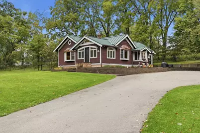 N46W29096  Capitol Dr, Delafield, WI 53029 - Photo 2