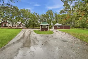 N46W29096 Capitol Dr, Delafield, WI 53029 - Photo 4