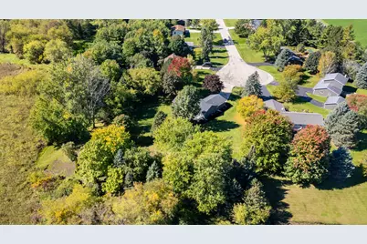 5589  Kengary Ct, Hartford, WI 53086 - Photo 32