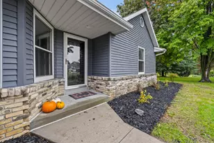 5589 Kengary Ct, Hartford, WI 53086 - Photo 2