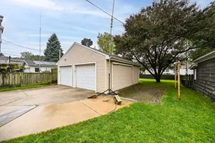 2047 S 86th St, West Allis, WI 53227 - Photo 36