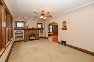 2047 S 86th St, West Allis, WI 53227 - Photo 10