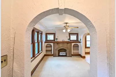 2047 S 86th St, West Allis, WI 53227 - Photo 8