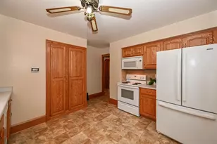 2047 S 86th St, West Allis, WI 53227 - Photo 24