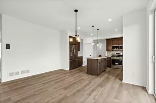 N174W20660 Laurel Springs Cir, Jackson, WI 53037 - Photo 10