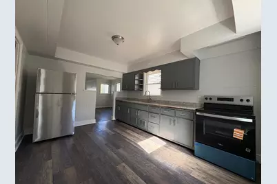 1017 E Pearson St, Milwaukee, WI 53202 - Photo 4