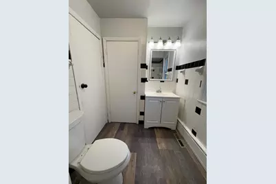 1017 E Pearson St, Milwaukee, WI 53202 - Photo 8