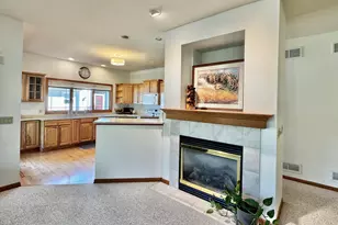 493 Sutherland Cir, Oconomowoc, WI 53066 - Photo 6