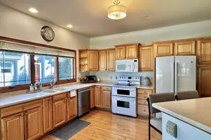 493 Sutherland Cir, Oconomowoc, WI 53066 - Photo 4