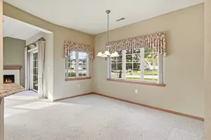 5364 S Butterfield Way, Greenfield, WI 53221 - Photo 8