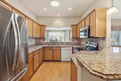 5364 S Butterfield Way, Greenfield, WI 53221 - Photo 6